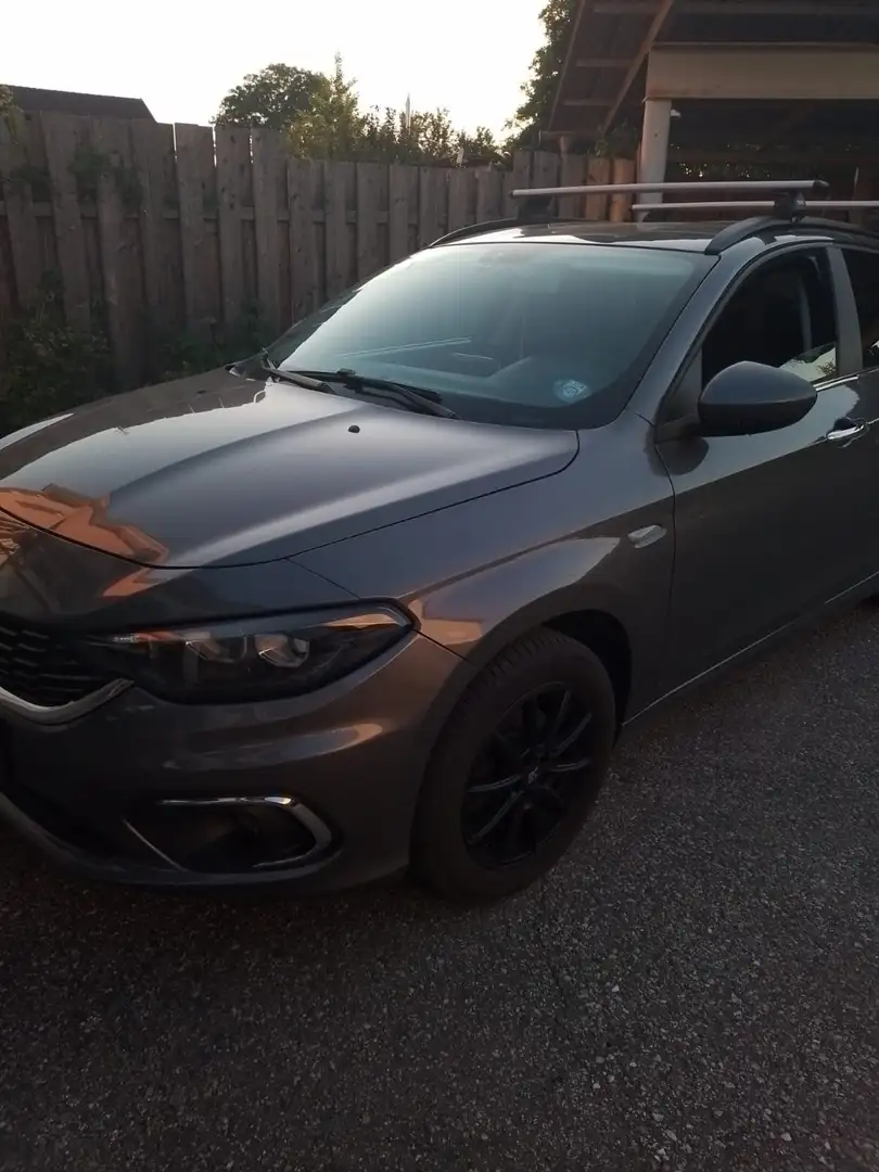 Fiat Tipo 1,6 MultiJet II 120 Lounge DDCT Grau - 1
