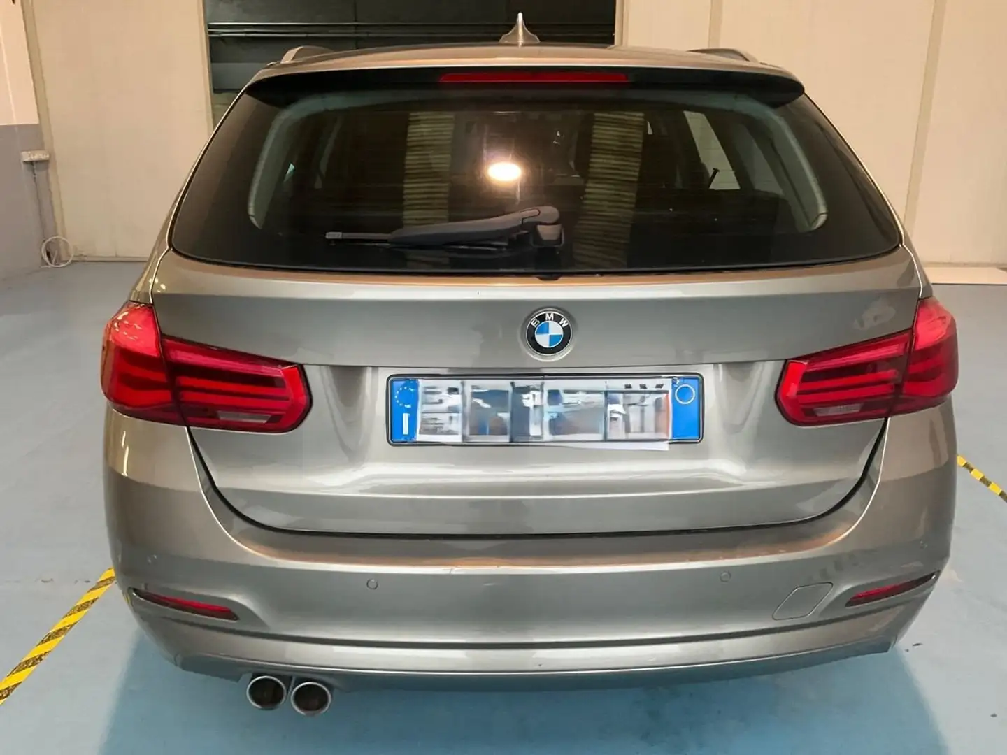 BMW 320 320d Touring xdrive Sport auto Grigio - 2
