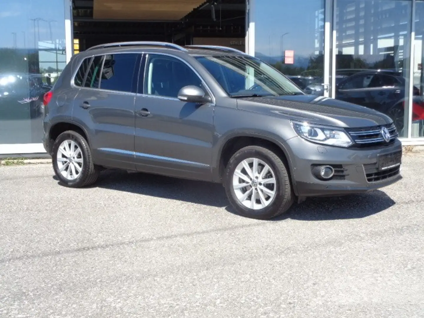 Volkswagen Tiguan 2,0 TDI BMT 4Motion Sky DPF DSG *AHK *TOP Gris - 1