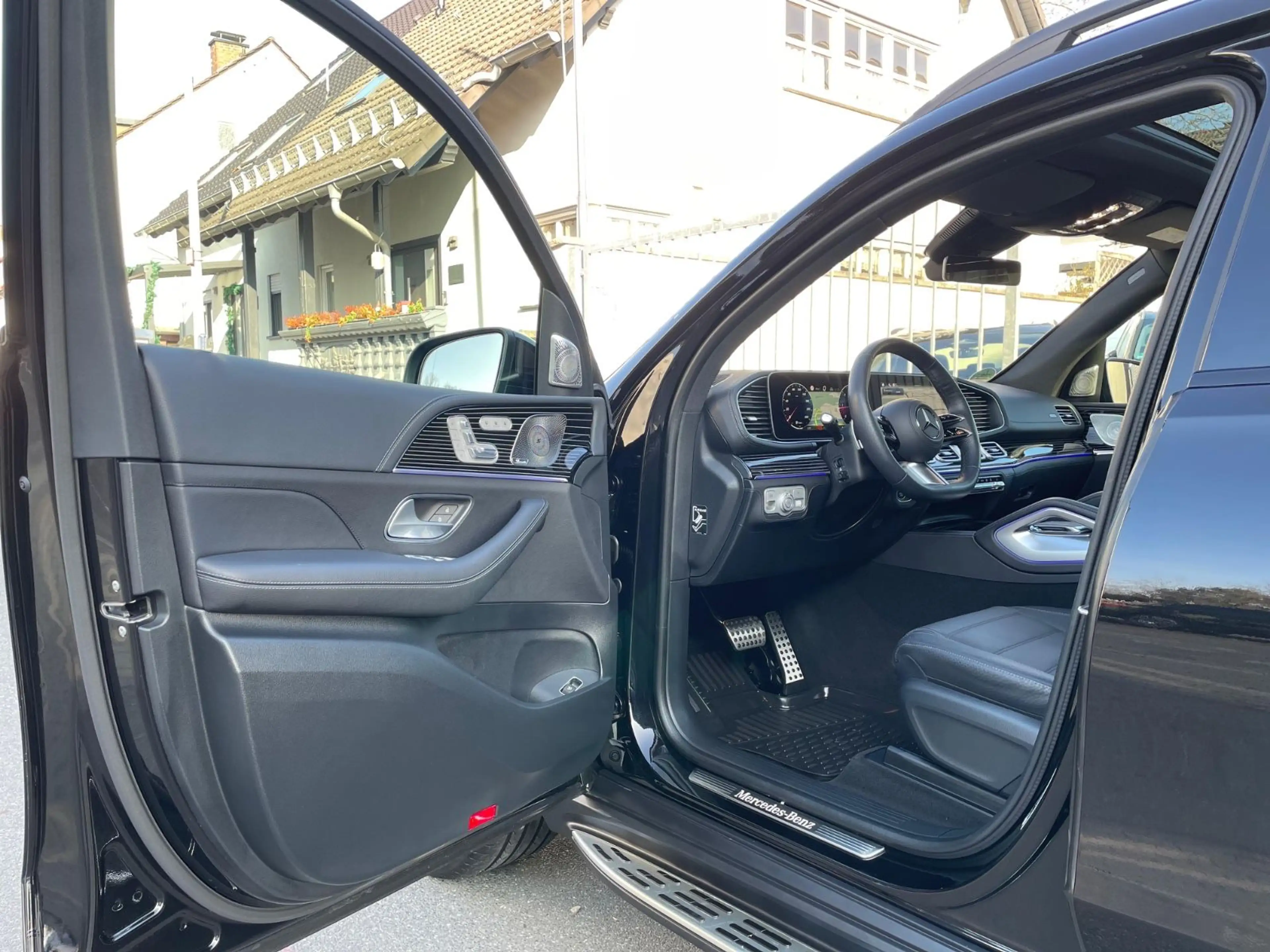 Mercedes-Benz GLS 450 d 4M AMG Full Options|Rear Entertaiment| — photo 3