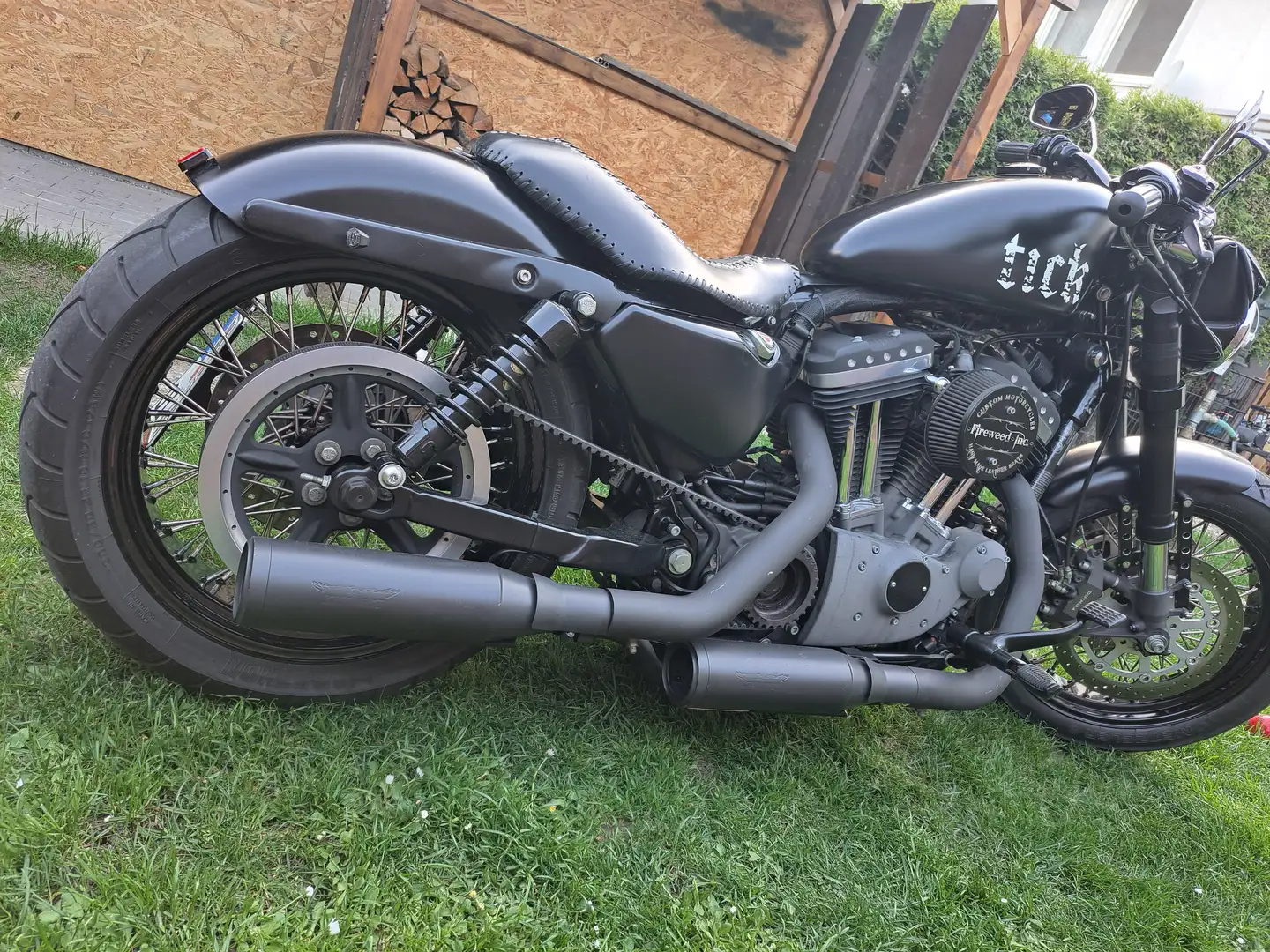 Harley-Davidson 1200 Custom Negru - 2