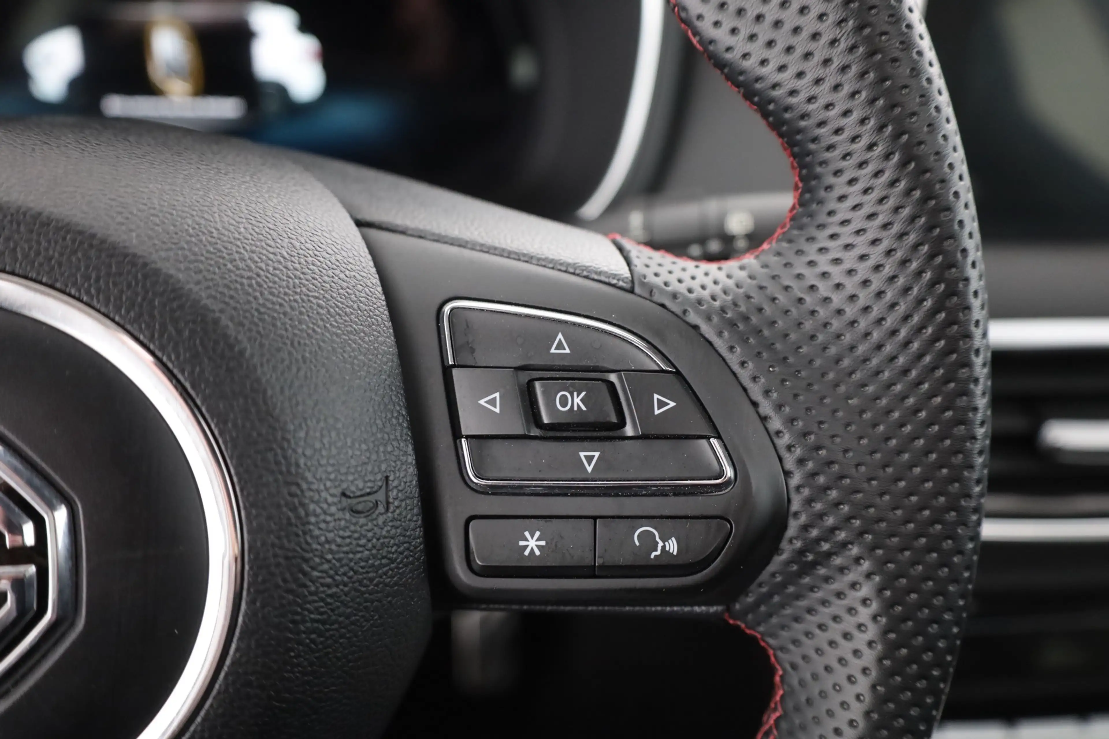 MG HS 1.5 Comfort Panorama Digitales Cockpit 360° — photo 14