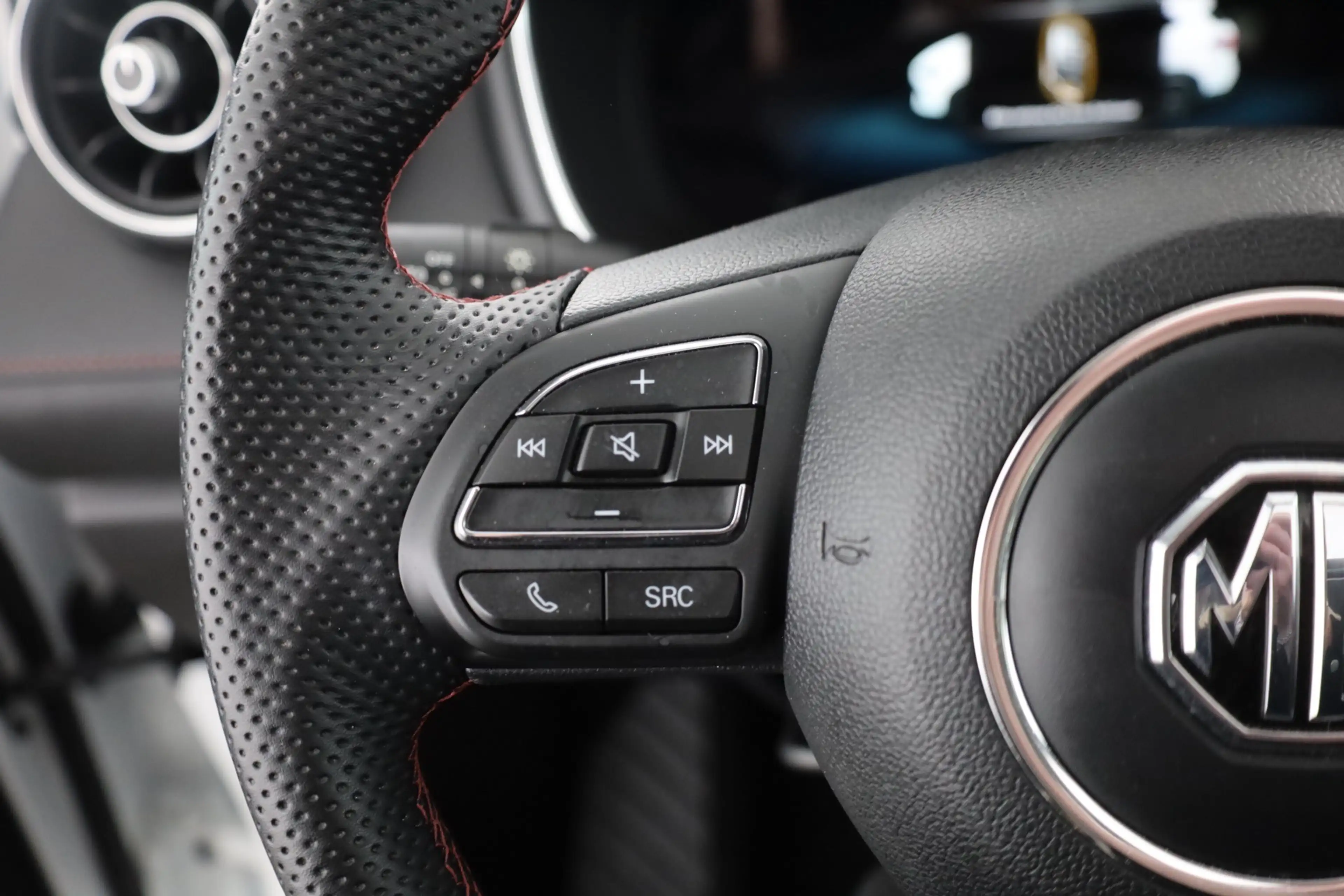 MG HS 1.5 Comfort Panorama Digitales Cockpit 360° — photo 13