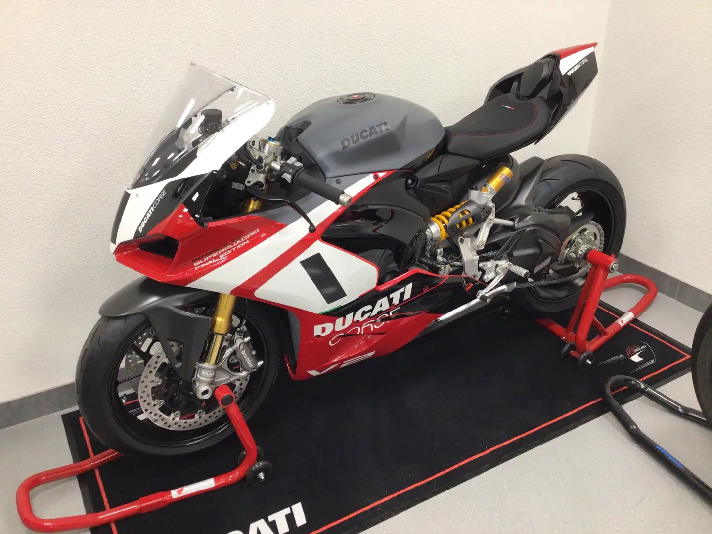 Ducati Panigale V2 Superquadro final edition - 1