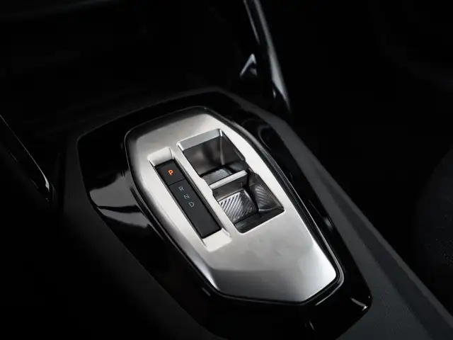 Peugeot 208 view 10