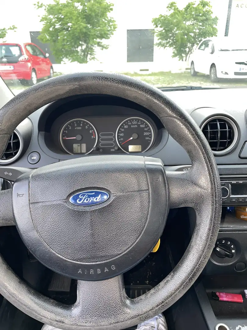 Ford Fiesta 1.3 essence - 2