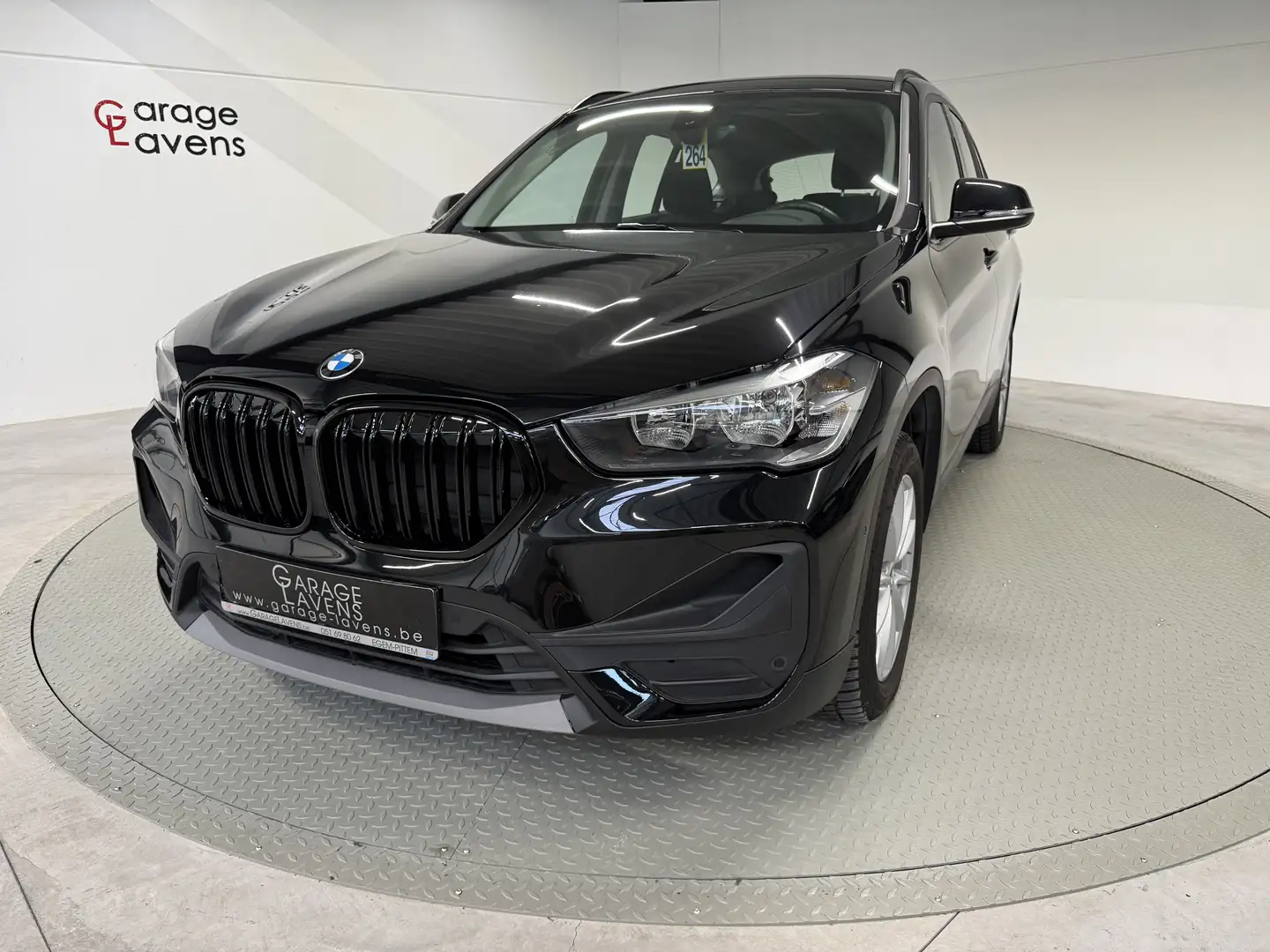 BMW X1 X1 sDrive18i Aut. Zwart - 1