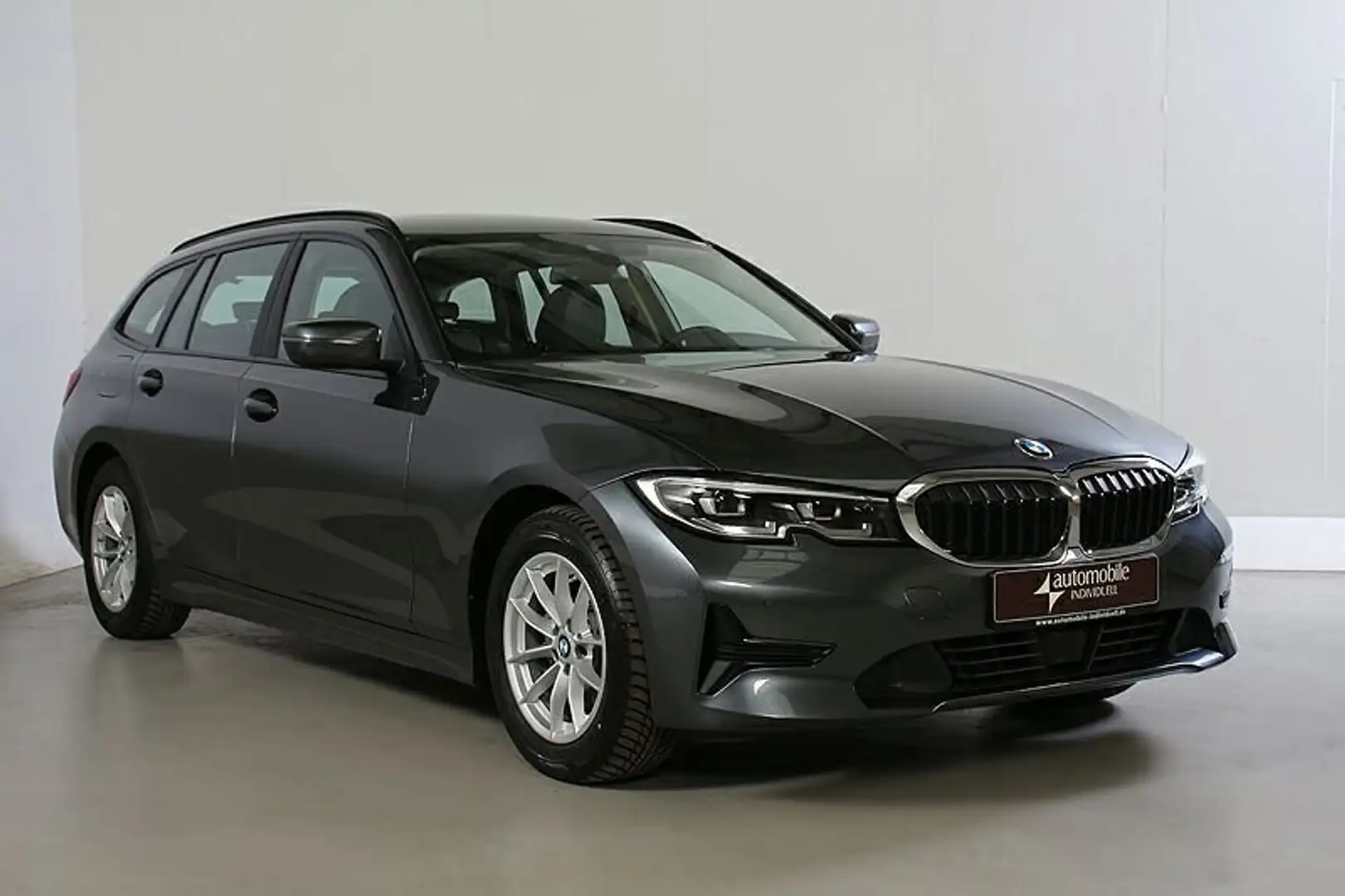 BMW 318 d AT Advatage ACC AHK HiFi Sportsitze DAB Grigio - 2