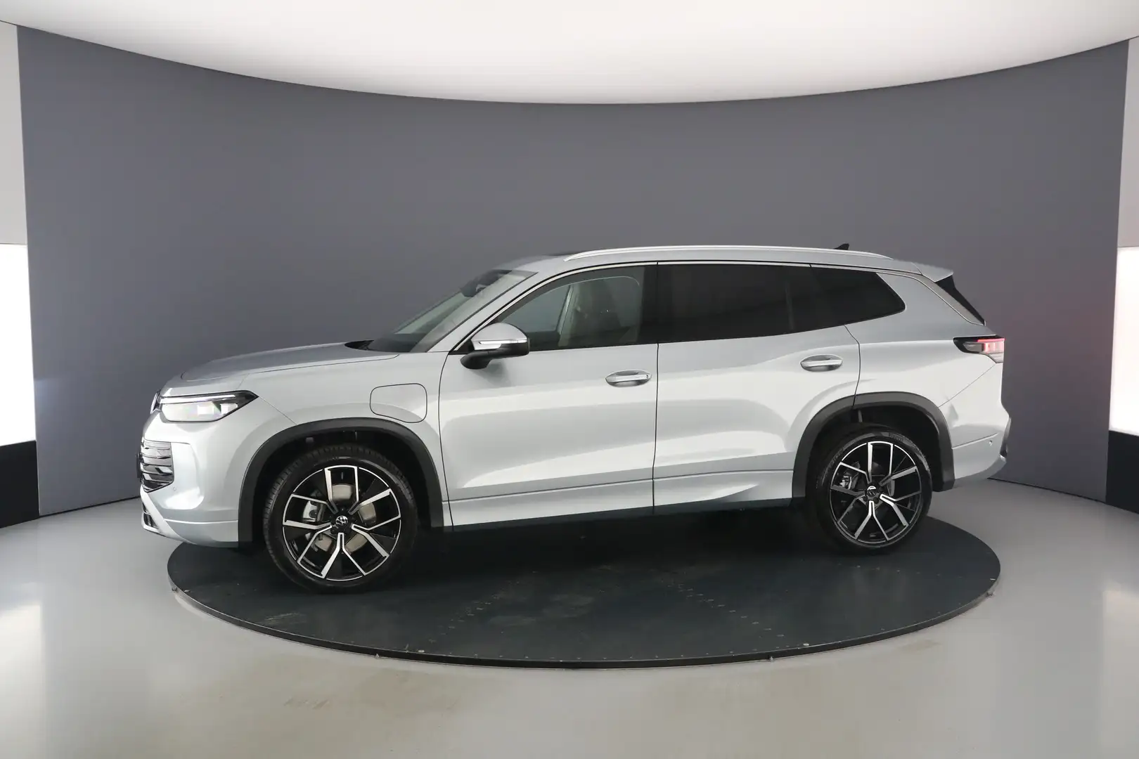 Volkswagen Tayron 1.5 eHybrid 204pk Life Edition Grijs - 2