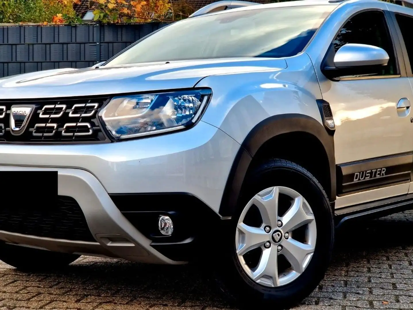 Dacia Duster Klima Navi SH PDC Kamera Silber - 2