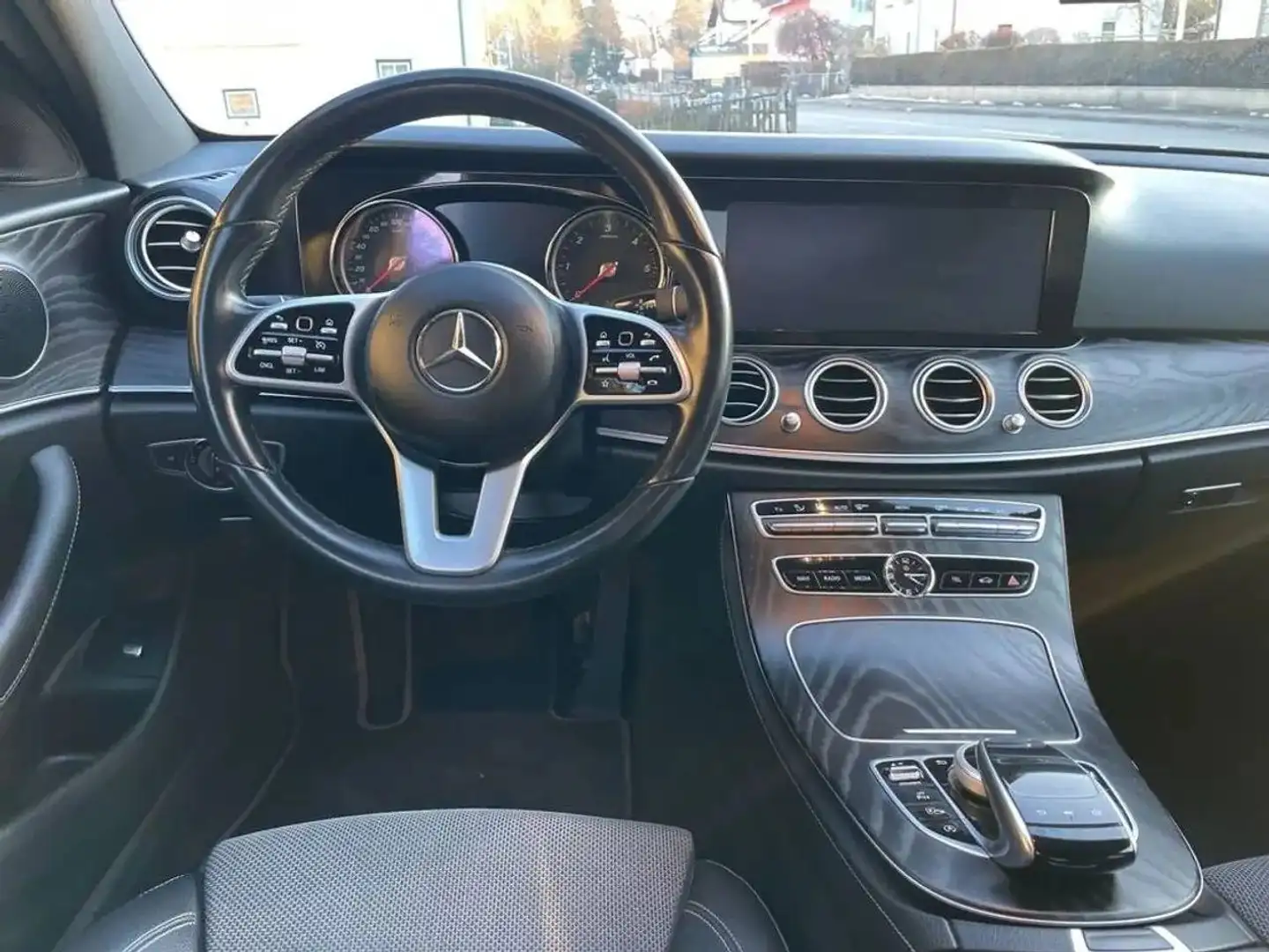 Mercedes-Benz E 200 E 200 d Aut. Bj 2020 Grau - 1