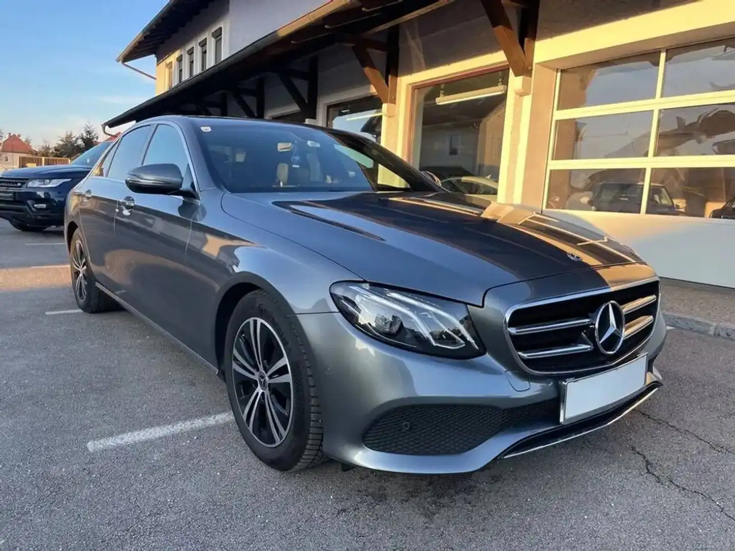 Mercedes-Benz E 200 E 200 d Aut. Bj 2020 Grau - 2
