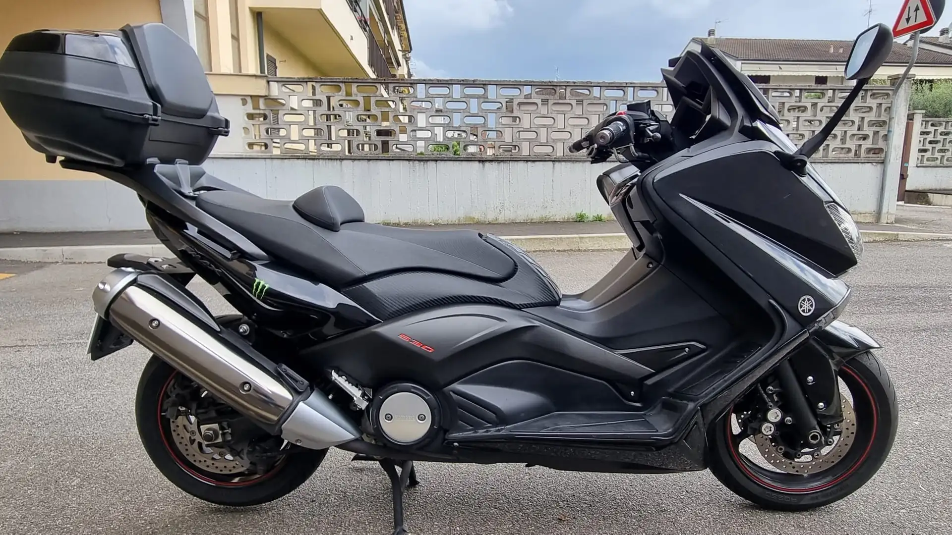 Yamaha TMAX 530 Black Max Чорний - 1