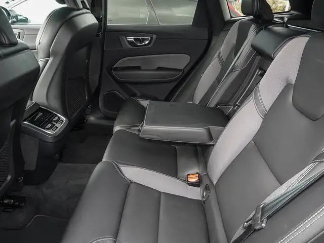 Volvo XC60 view 17