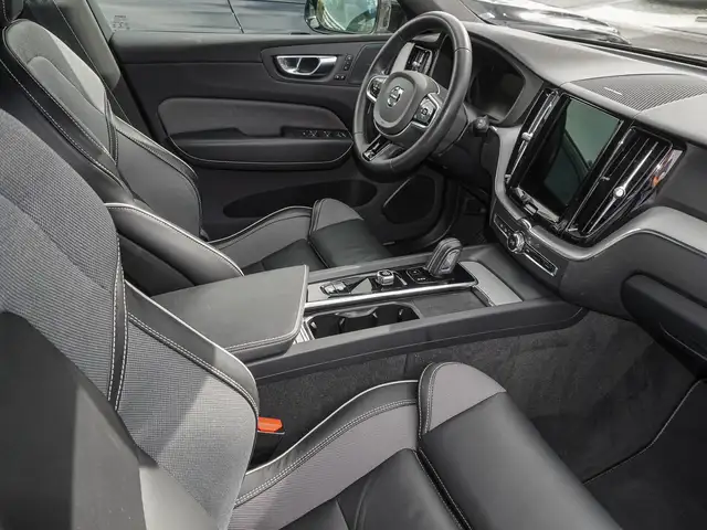 Volvo XC60 view 8