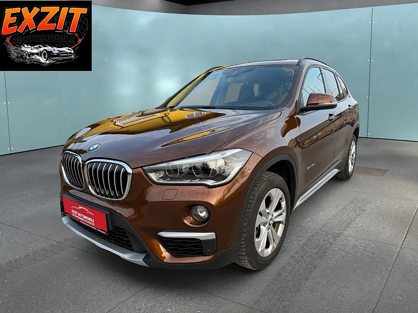 BMW X1 sDrive16d xLine Braun - 1