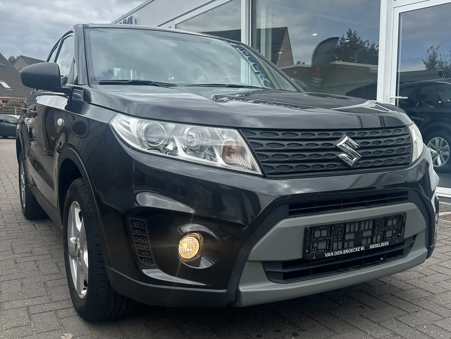 Suzuki Vitara Vitara 1.6 (4x2) Comfort Zwart - 2