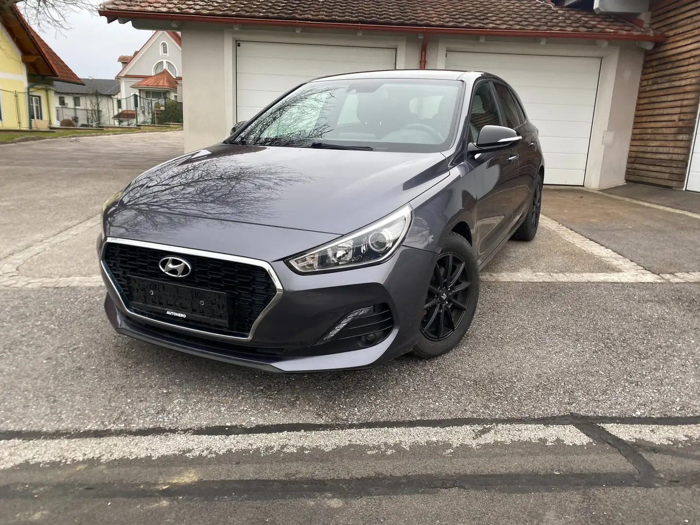 Hyundai i30 i30 1,0 T-GDi GO! GO! Grau - 1