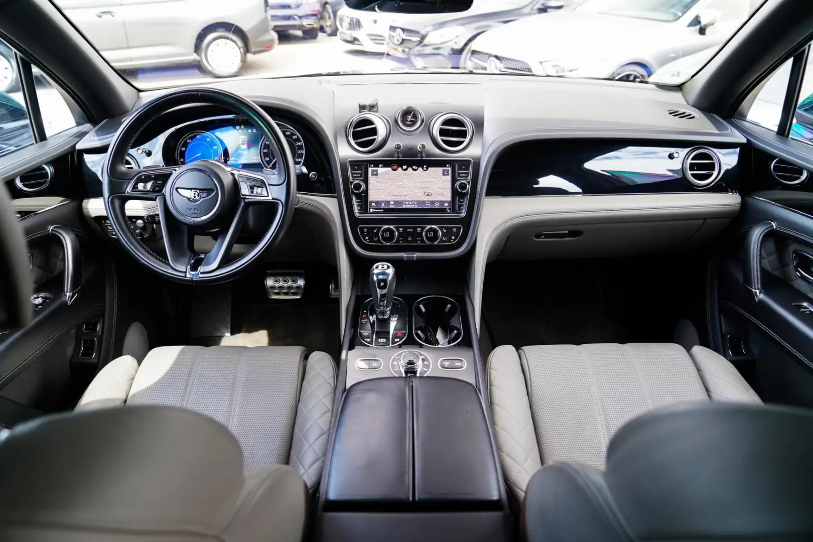 Bentley Bentayga 6.0 W12 | Luchtvering | Massage | Stoelverkoeling Zwart - 2