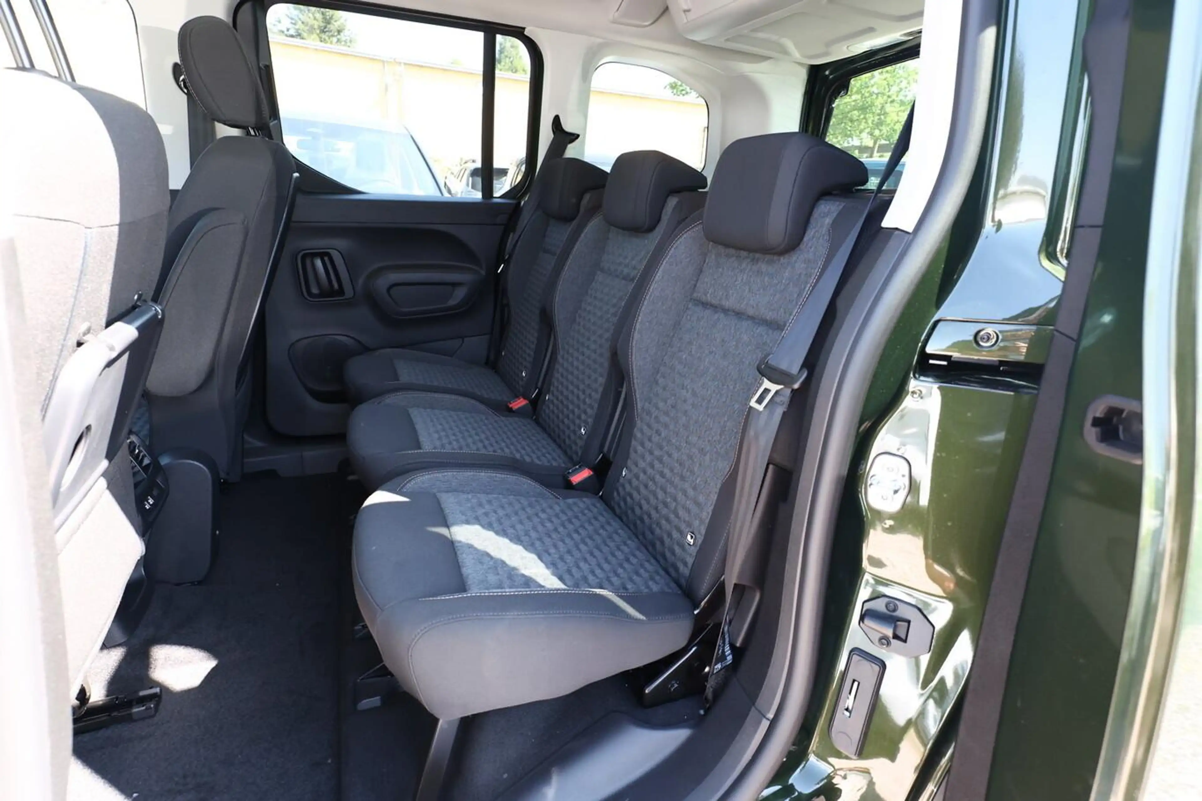 Peugeot Rifter GT M1 Pano SHZ ACC Nav Keyl Kam PDC TotW 96 kW ... — photo 10