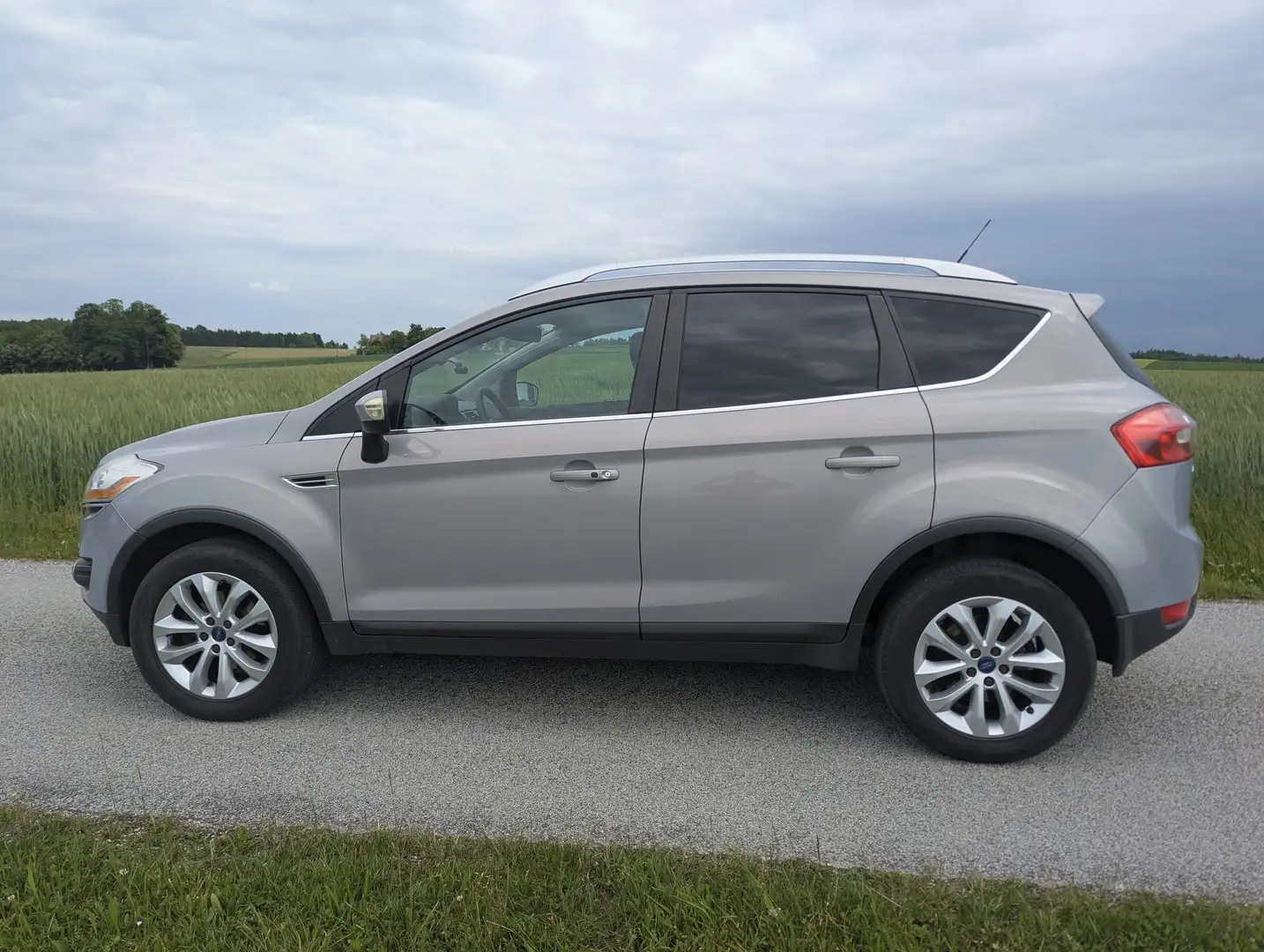 Ford Kuga Kuga 2,0 Titanium 4x4 TDCI DPF Titanium Silber - 1