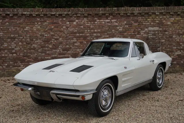 Corvette Stingray C2 Split Window Rare one-year-only 'Split Window'