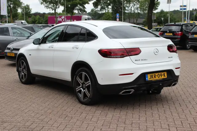 Mercedes-Benz GLC view 4