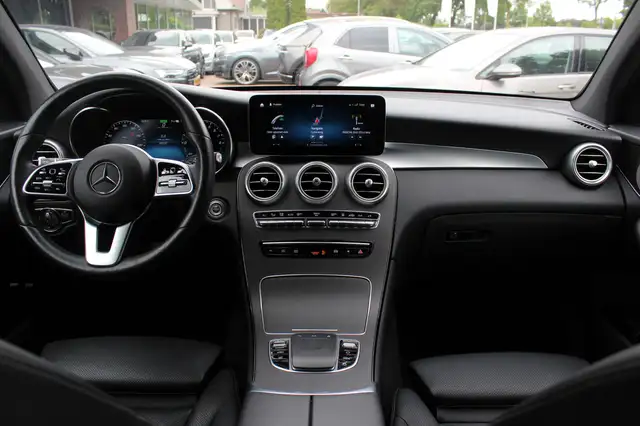 Mercedes-Benz GLC view 3