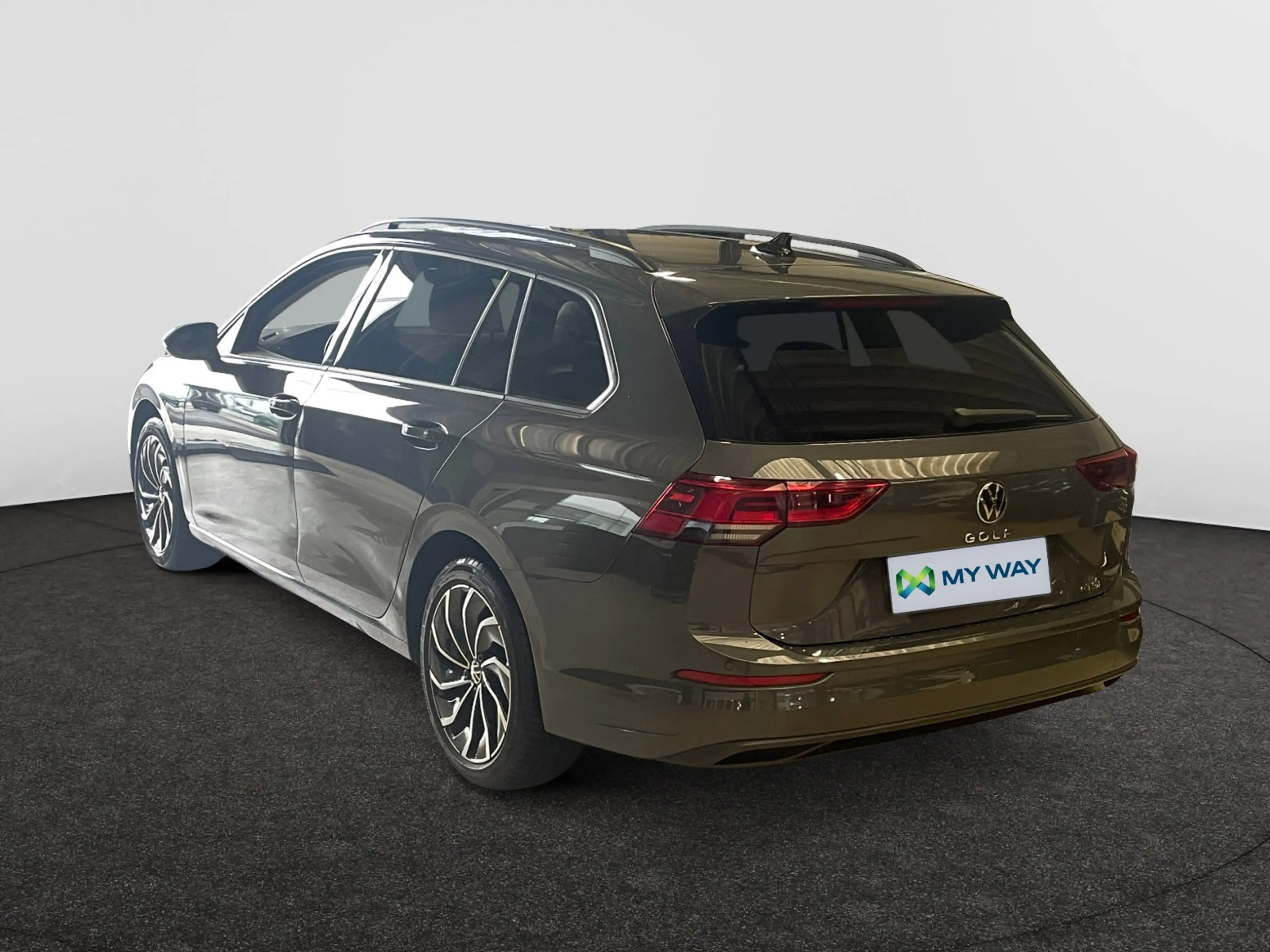 Volkswagen Golf Variant Life Business Premium 1.0 eTSI 110 ch DSG — photo 3