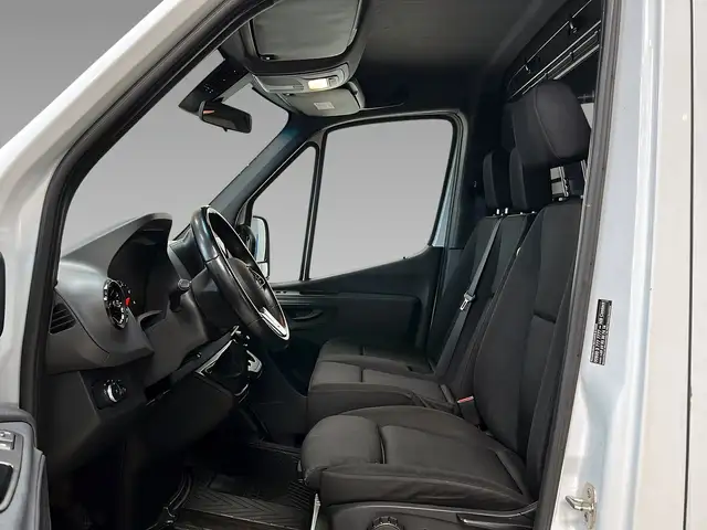 Mercedes-Benz Sprinter view 9