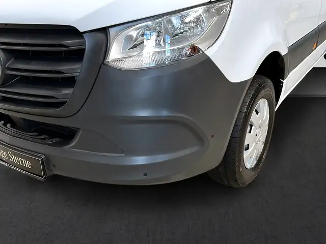 Mercedes-Benz Sprinter view 3