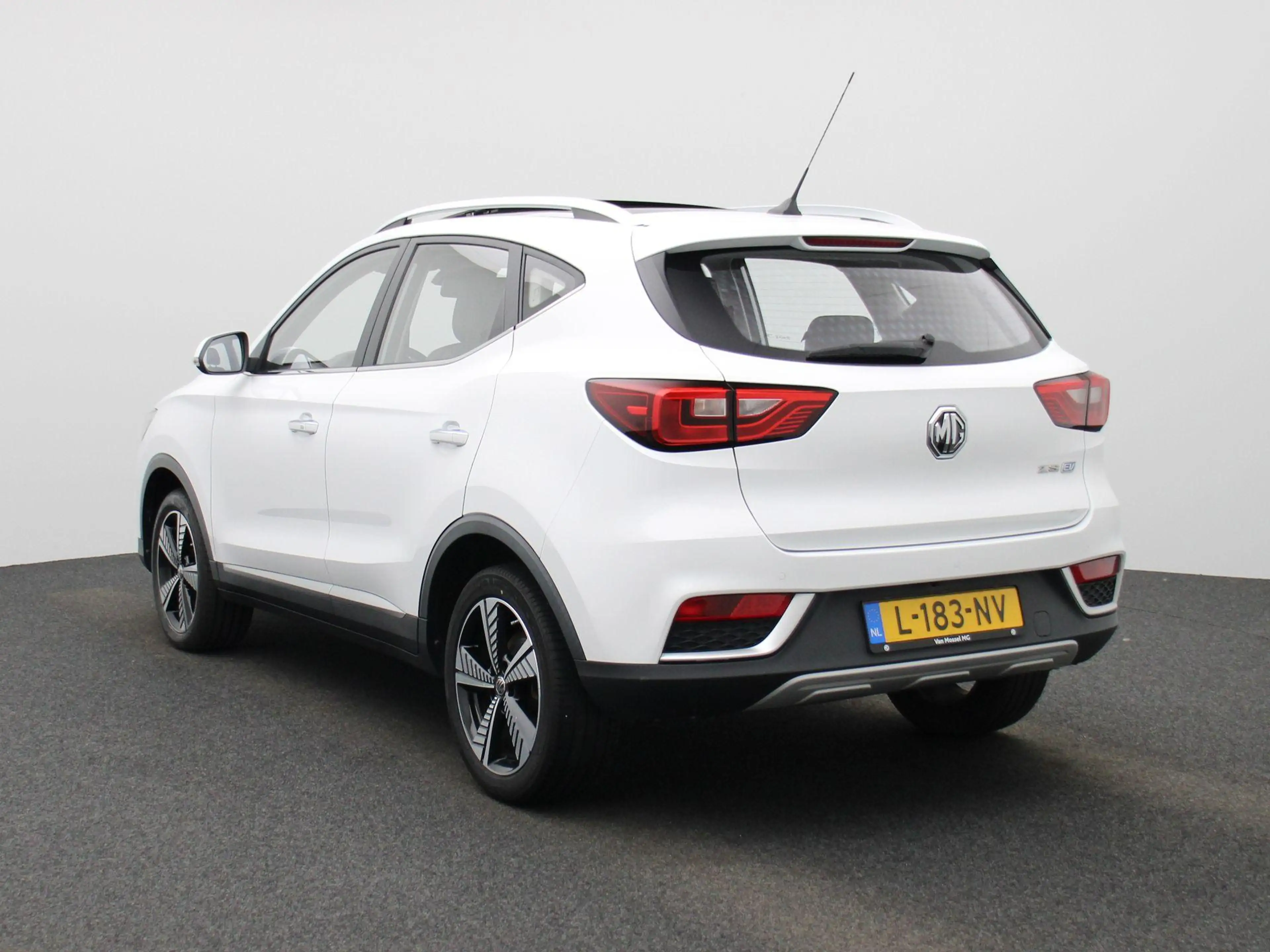 MG ZS EV Luxury 45 kWh | Apple Carplay/Android Auto | Pa — photo 2