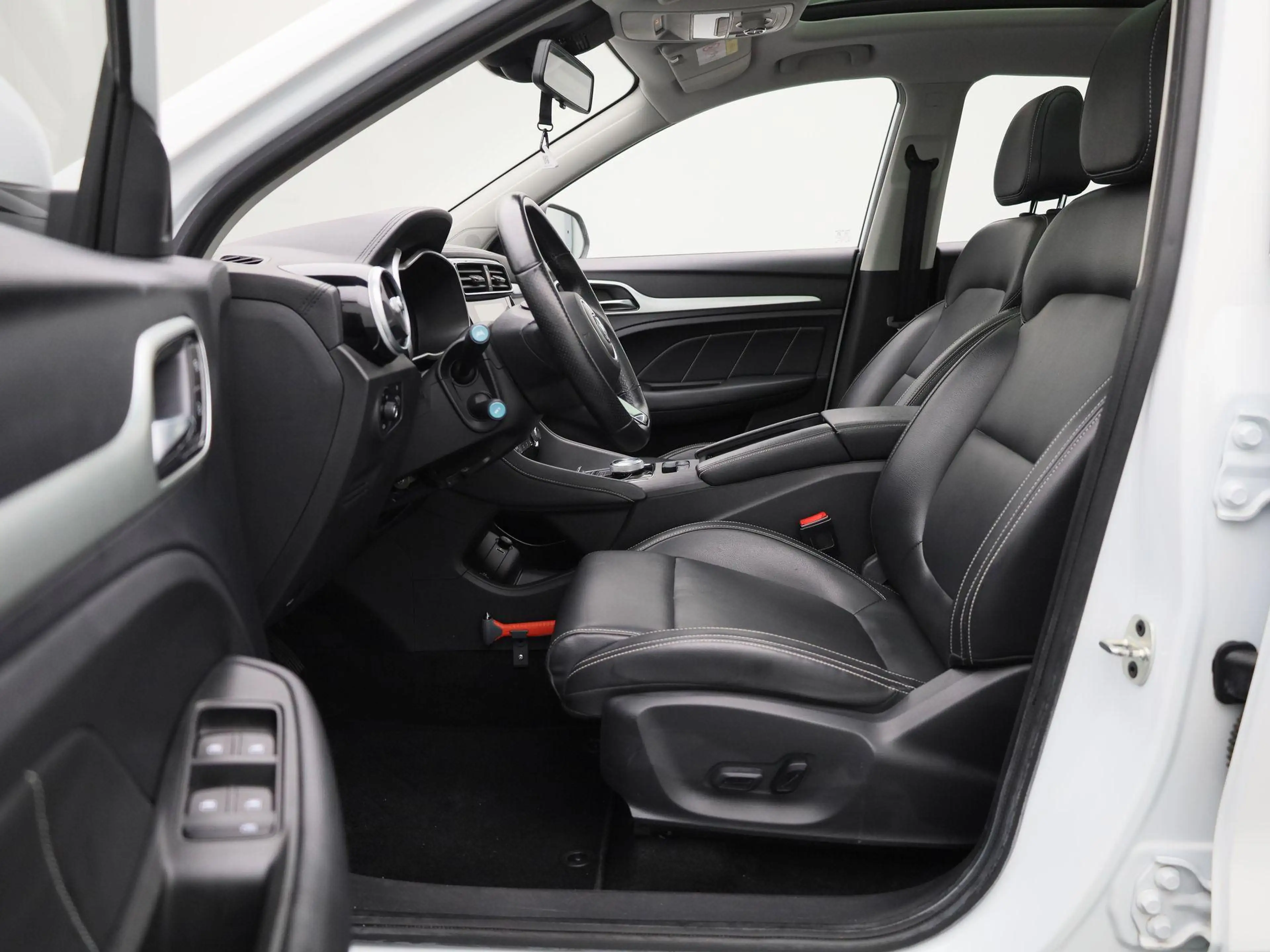 MG ZS EV Luxury 45 kWh | Apple Carplay/Android Auto | Pa — photo 11