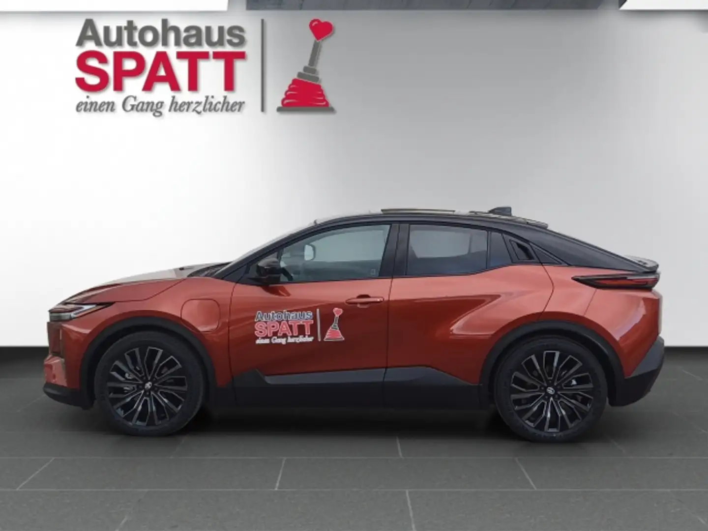 Toyota C-HR+ Lounge 4WD BEV + Sky & Sound Paket !! Jungwagen !! Rot - 2