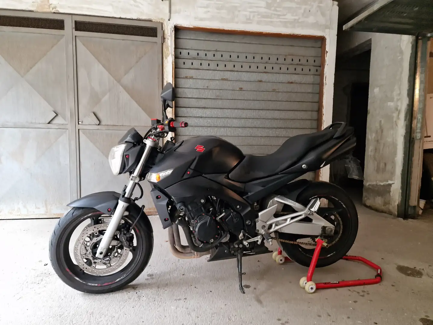 Suzuki GSR 600 Noir - 1