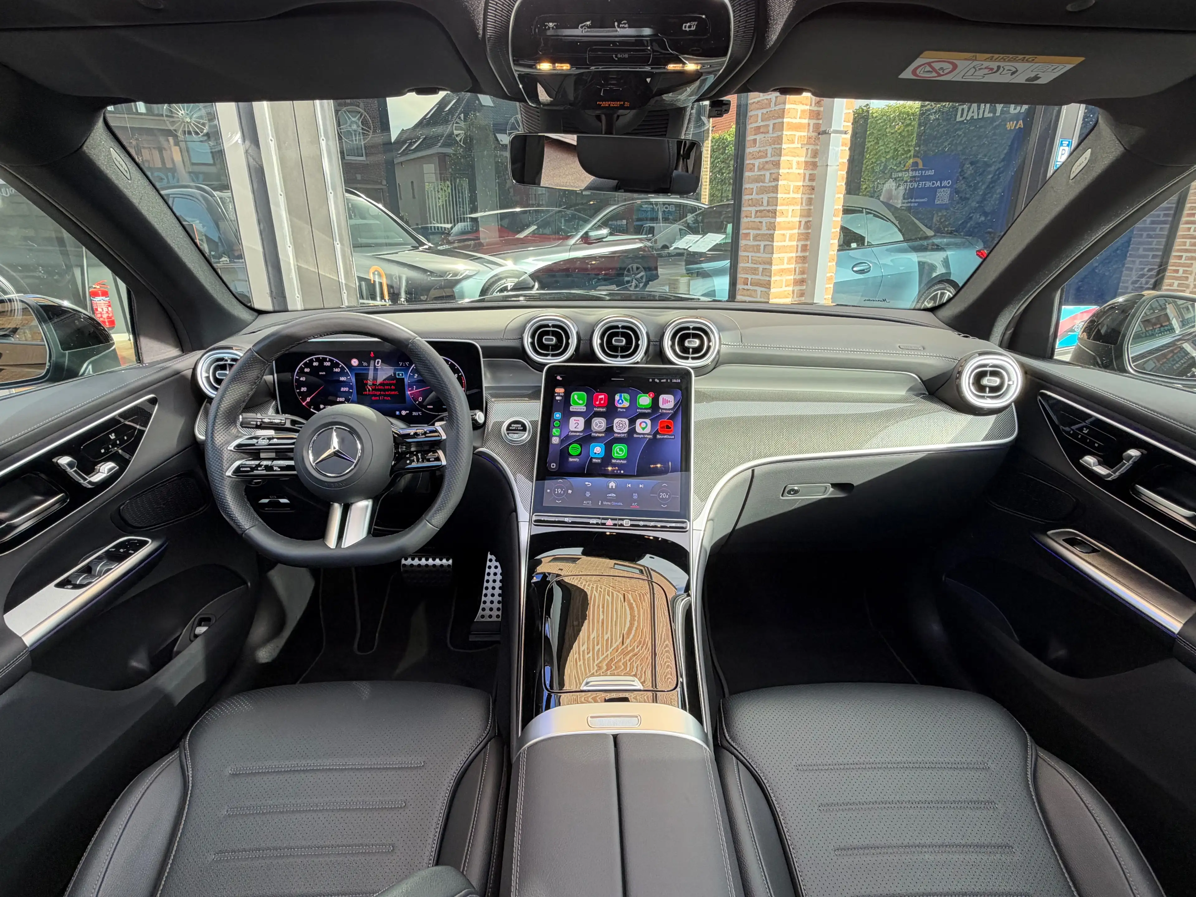 Mercedes-Benz GLC 200 AMG Line 4MATIC I Pano I Ambi I Night pack — photo 2