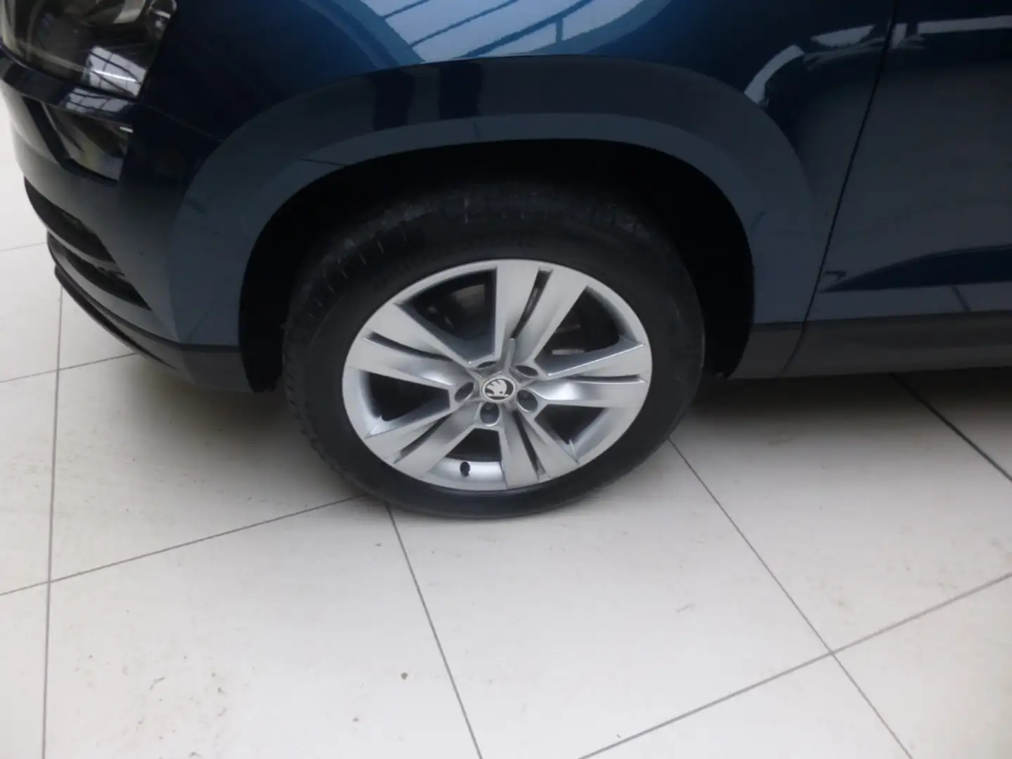 Skoda Karoq Style 4x4 AHK Panoramadach Blau - 2