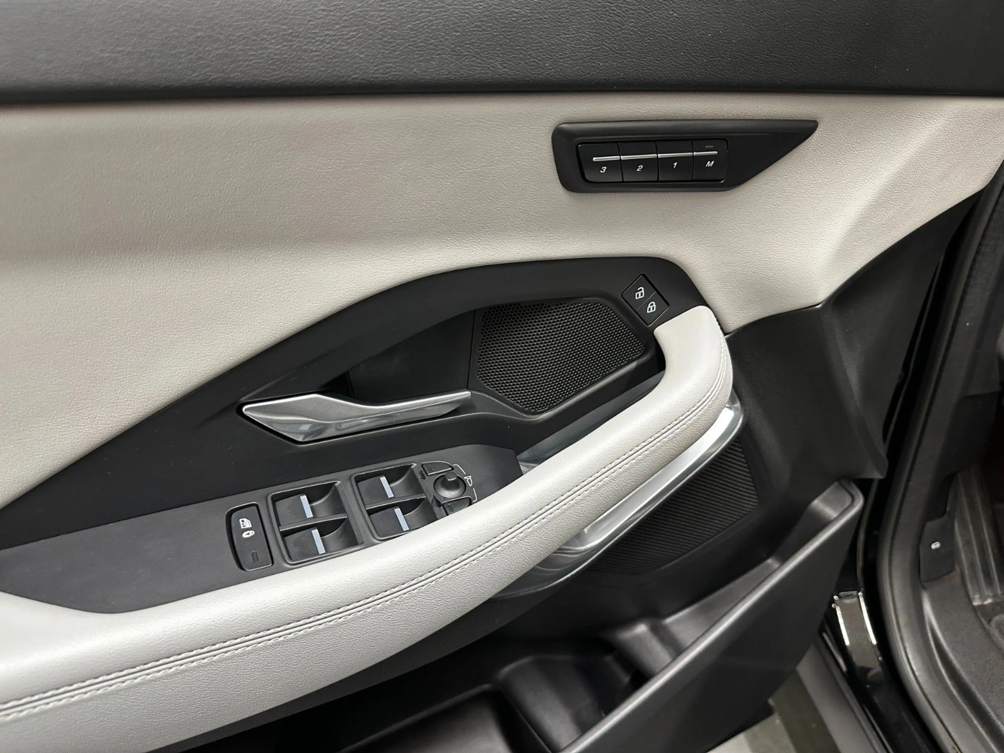 Jaguar E-Pace E-PACE P300e R-Dynamic S AWD *1.HAND*MEMORY*SHZ* — photo 11