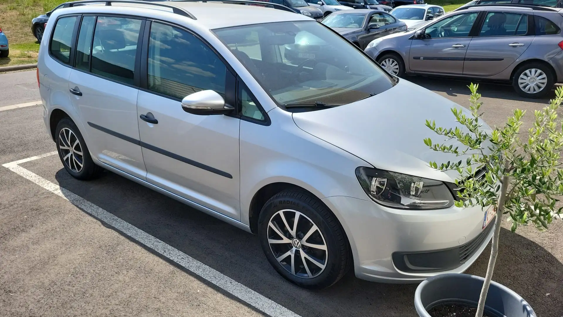 Volkswagen Touran 1.6 CR TDi Trendline 7pl. Zilver - 1