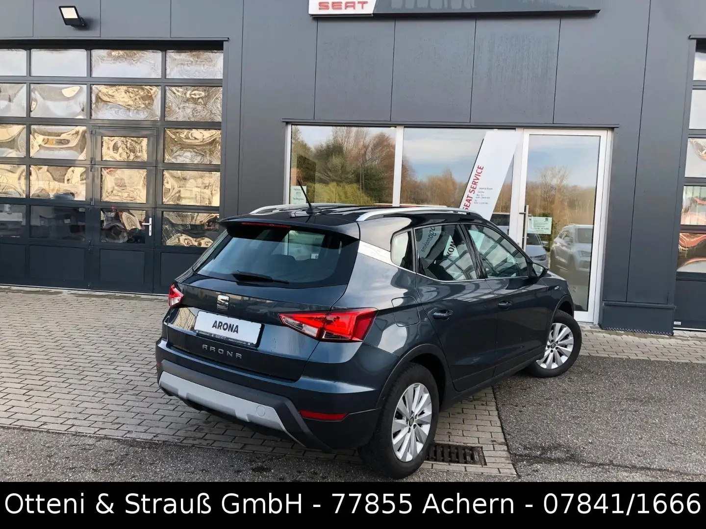 SEAT Arona Xcellence 1.0 TSI DSG*AHK*SHZ/EinpH/Nav Šedá - 2