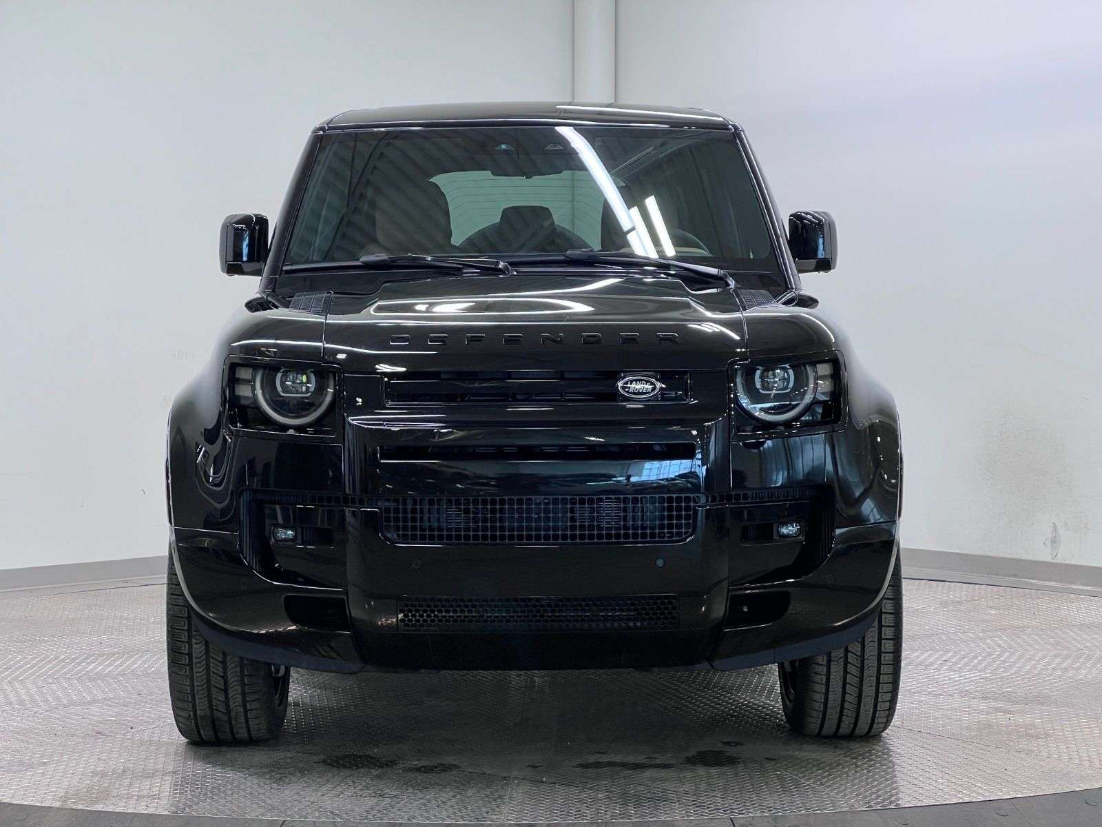2026 Land Rover Defender 110 P500 V8 X-DYNAMIC SE thumb 8