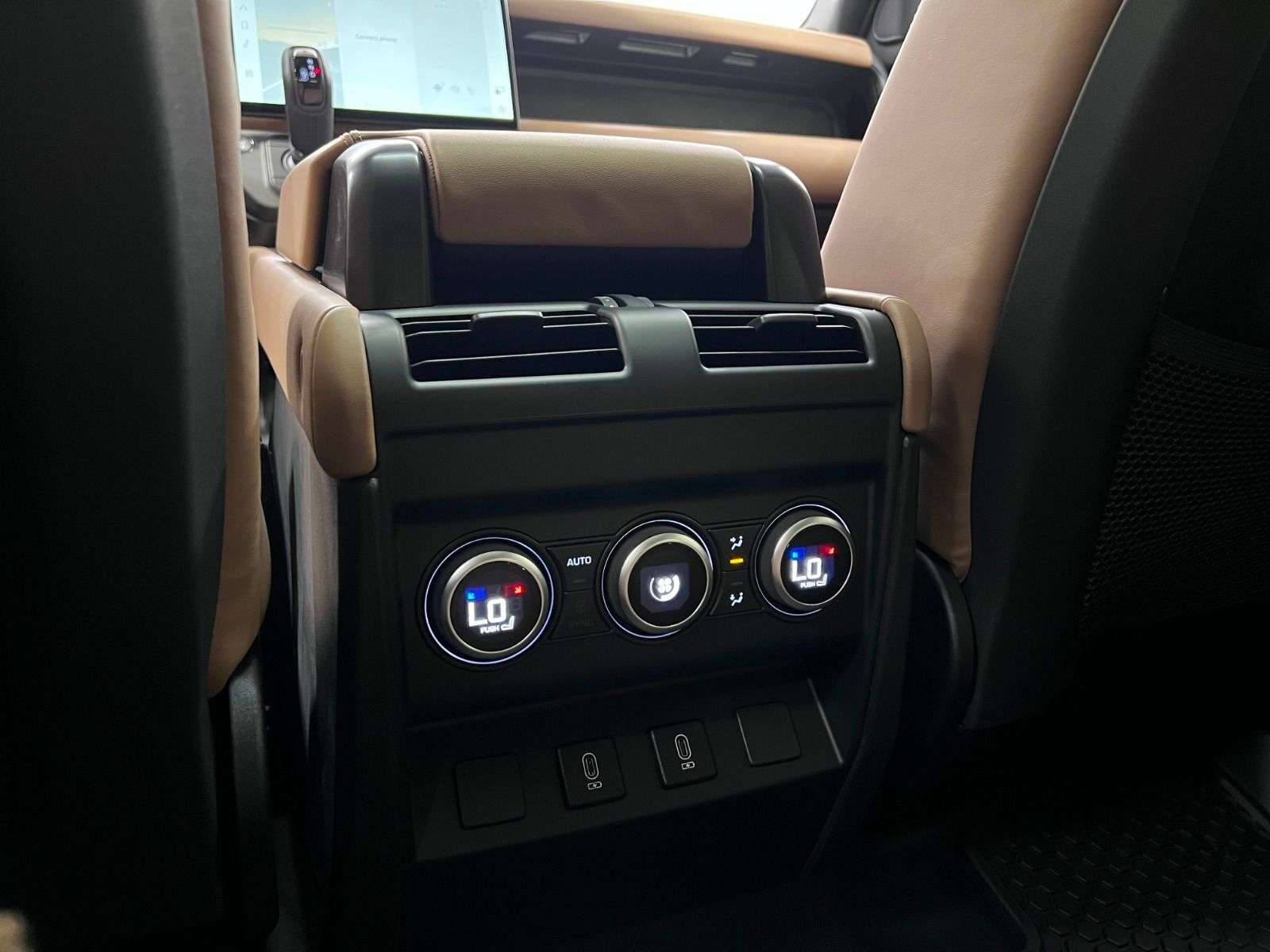 2026 Land Rover Defender 110 P500 V8 X-DYNAMIC SE thumb 23