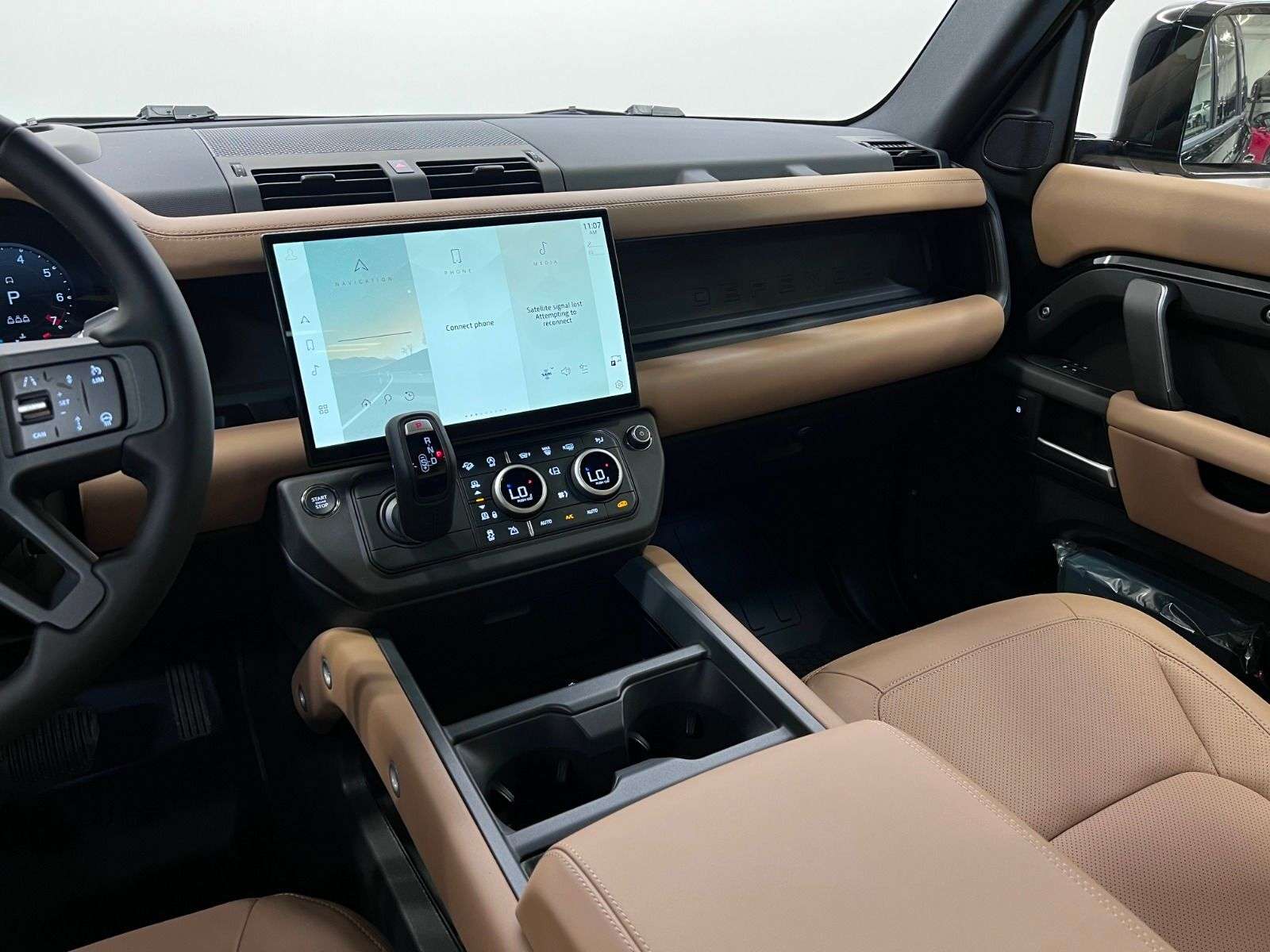 2026 Land Rover Defender 110 P500 V8 X-DYNAMIC SE thumb 16