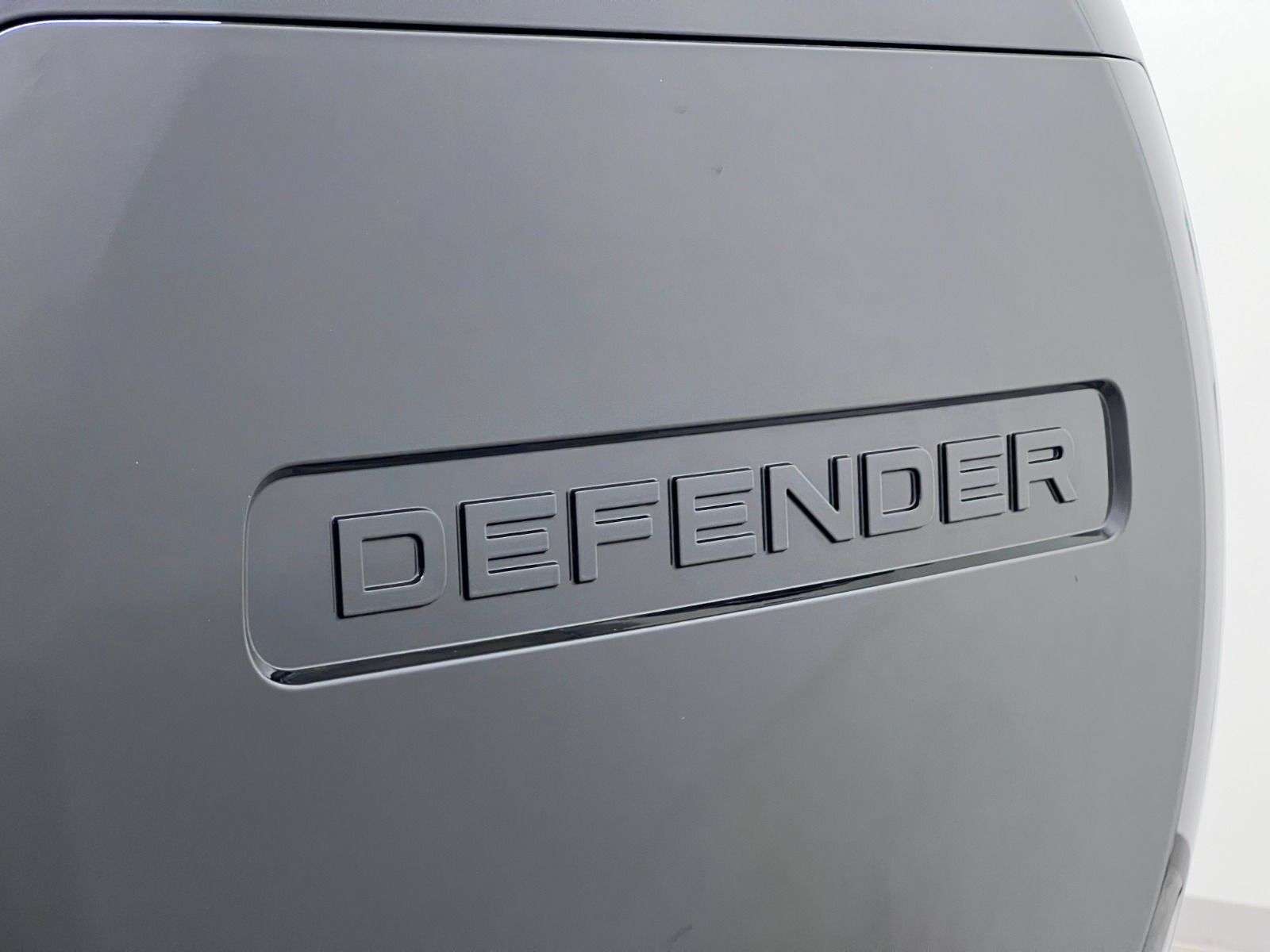 2026 Land Rover Defender 110 P500 V8 X-DYNAMIC SE thumb 11