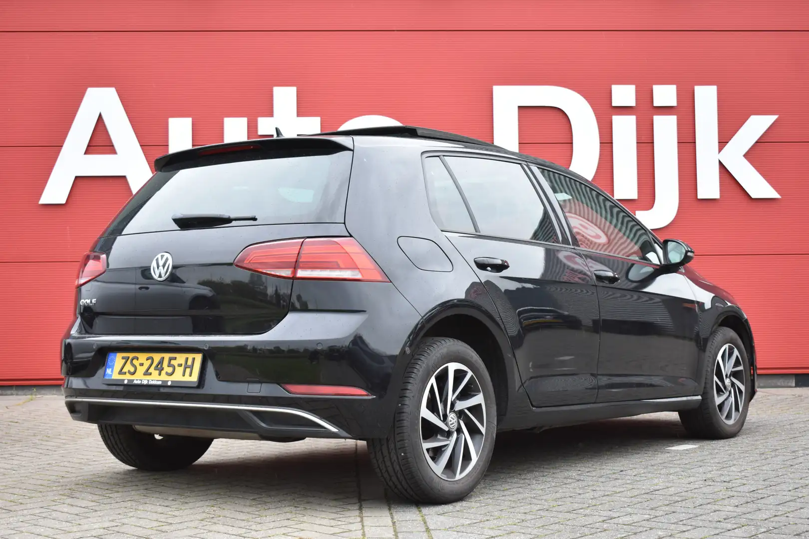 Volkswagen Golf 1.0 TSI Comfortline LED | Virtual Cockpit | Pano | Negro - 2