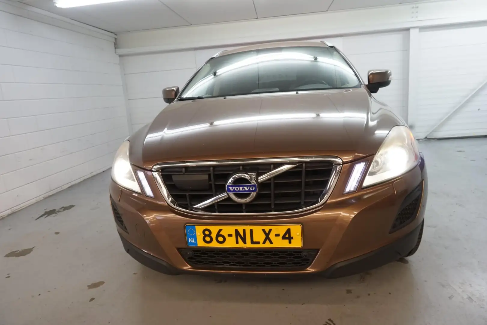 Volvo XC60 2.4 D5 AWD Summum /LEDER / NAP /NAVI / €7650 EXPOR Brun - 2