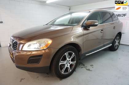 Volvo XC60 2.4 D5 AWD Summum /LEDER / NAP /NAVI / €7650 EXPOR