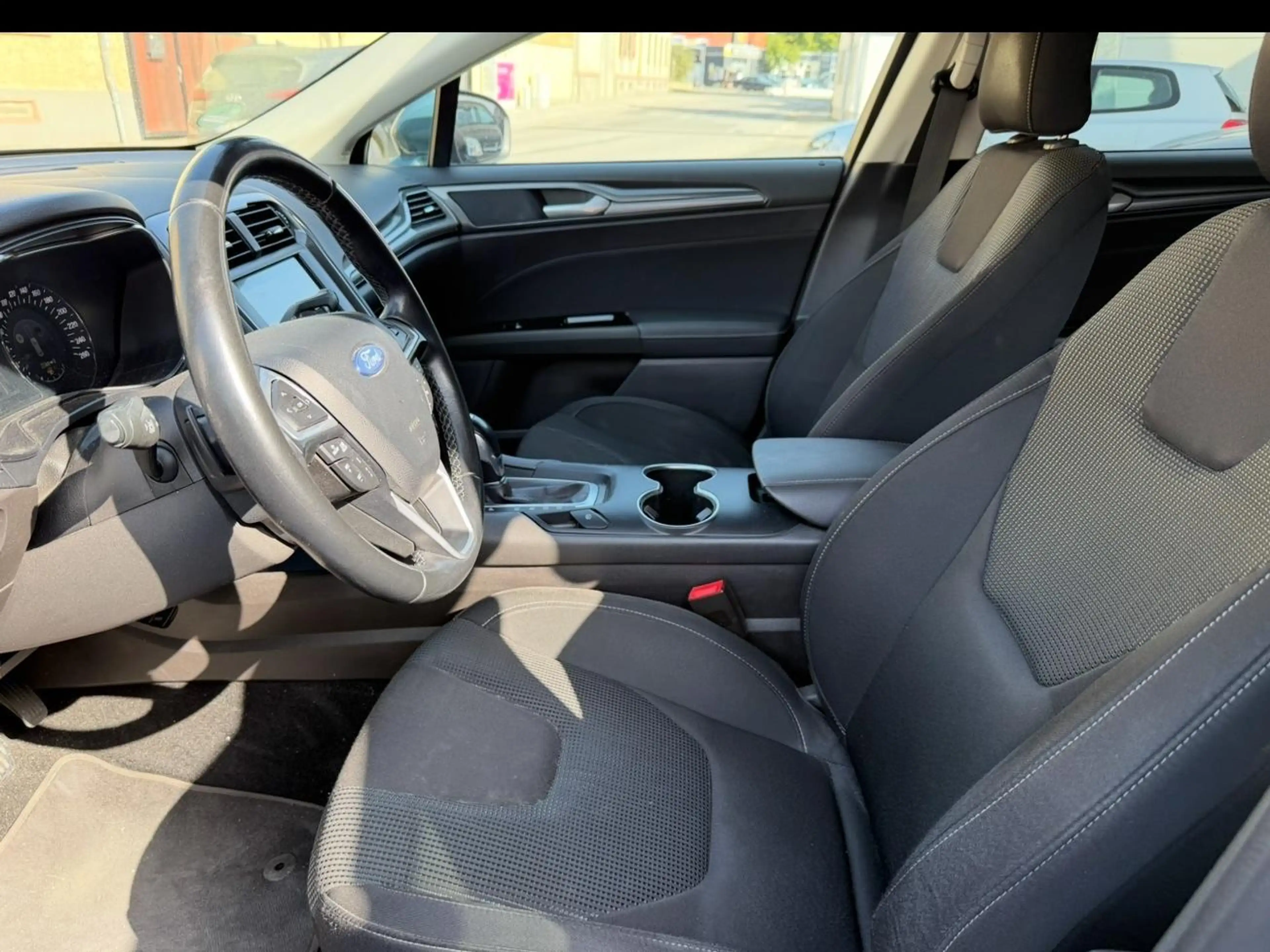Ford Mondeo Titanium — photo 12