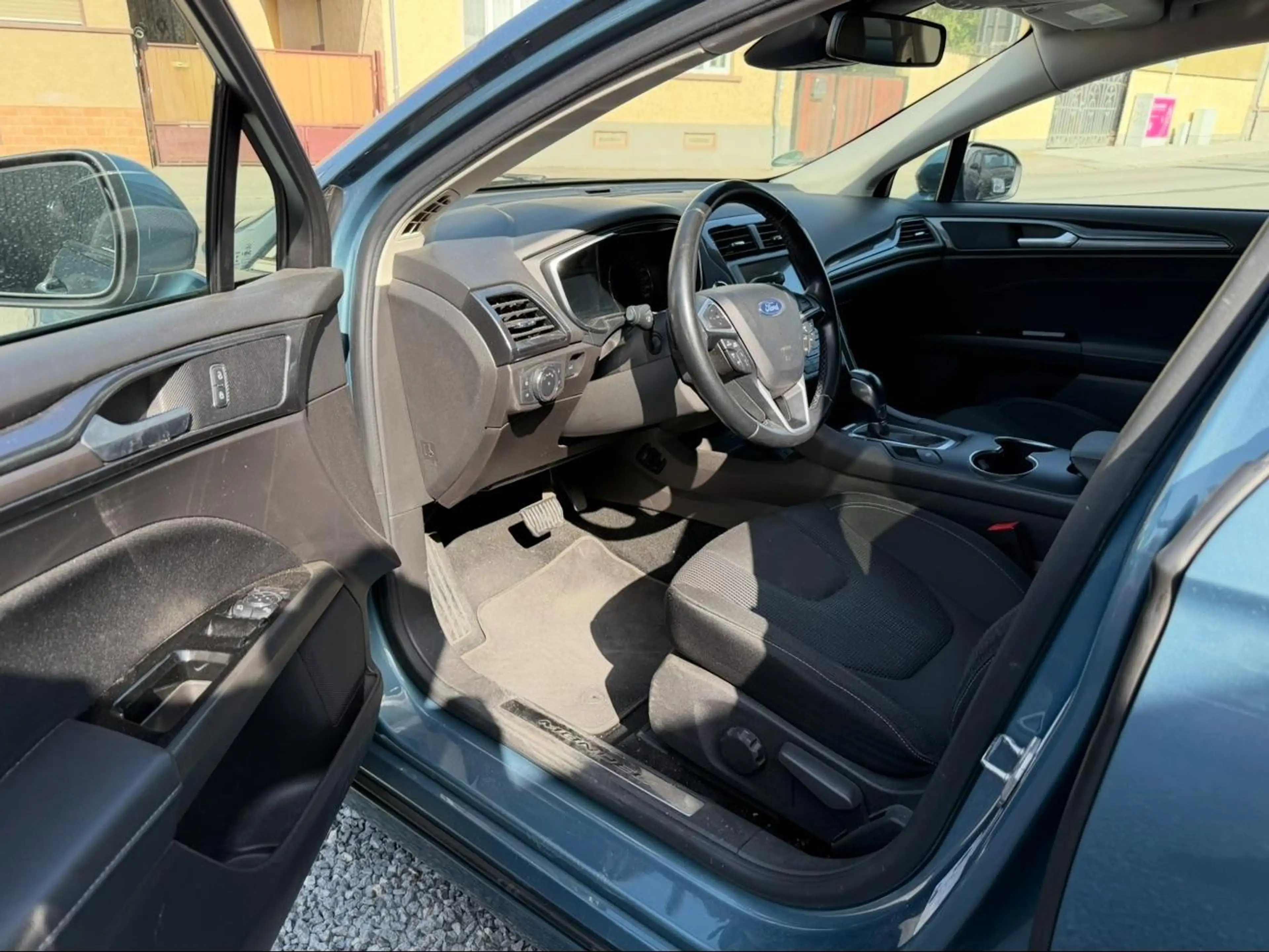 Ford Mondeo Titanium — photo 10