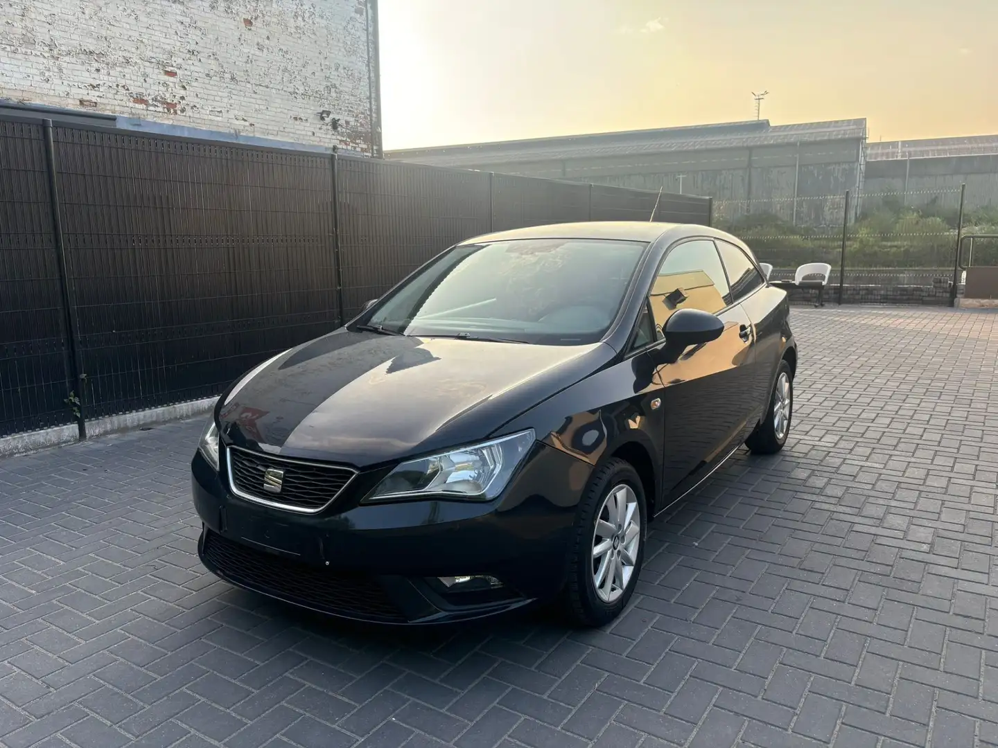 SEAT Ibiza 1.2 Essence 84.000 Km Gris - 1